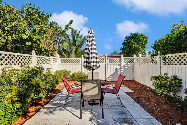 $289,900 | 429 Silver Beach Road, Lake Park, FL 33403