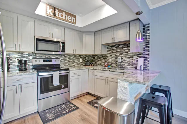 $289,900 | 429 Silver Beach Road, Lake Park, FL 33403