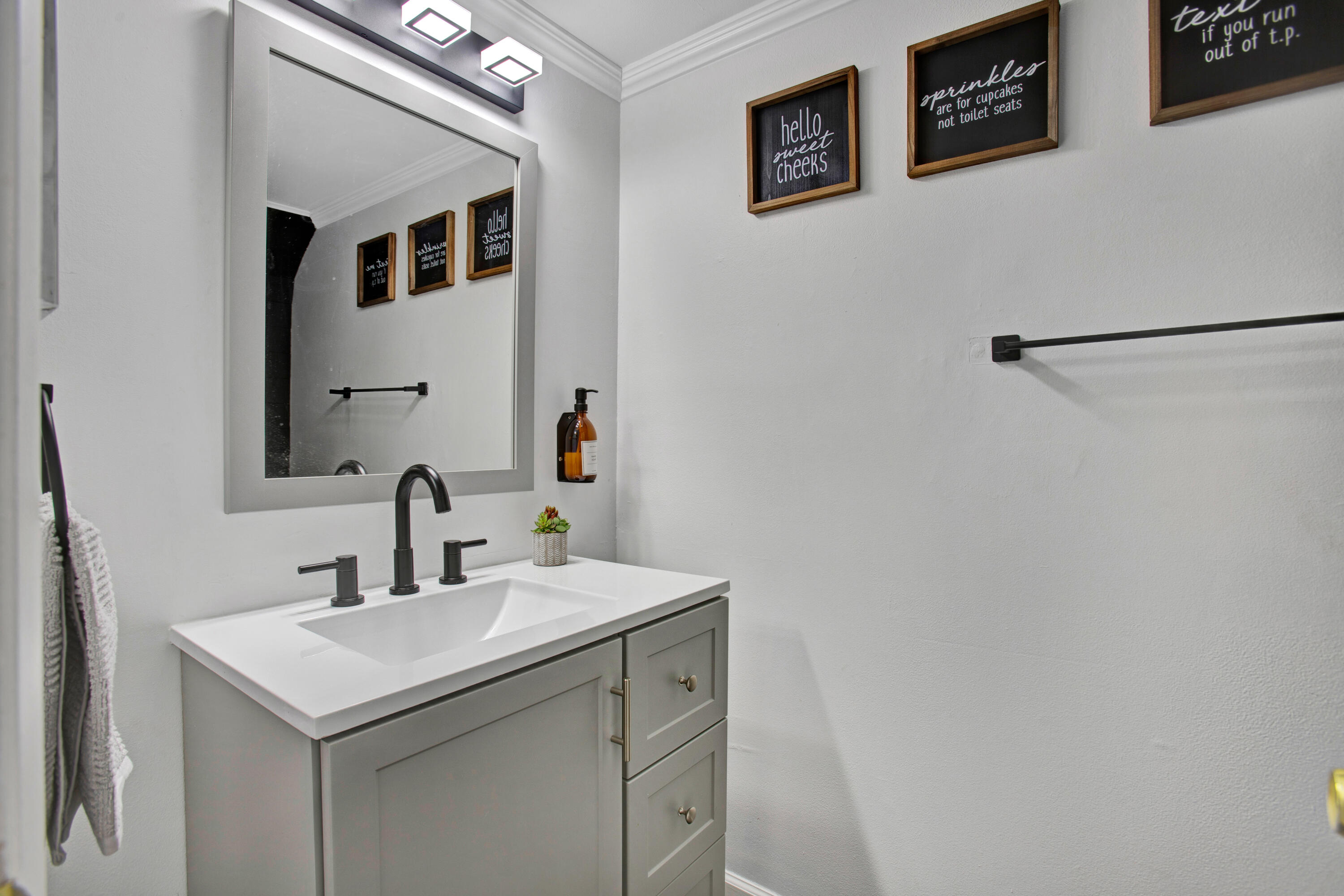 429 Silver Beach Road Lake Park, FL 33403 - Photo 9 of 17 IMG_8201