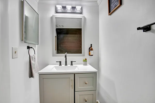 $289,900 | 429 Silver Beach Road, Lake Park, FL 33403