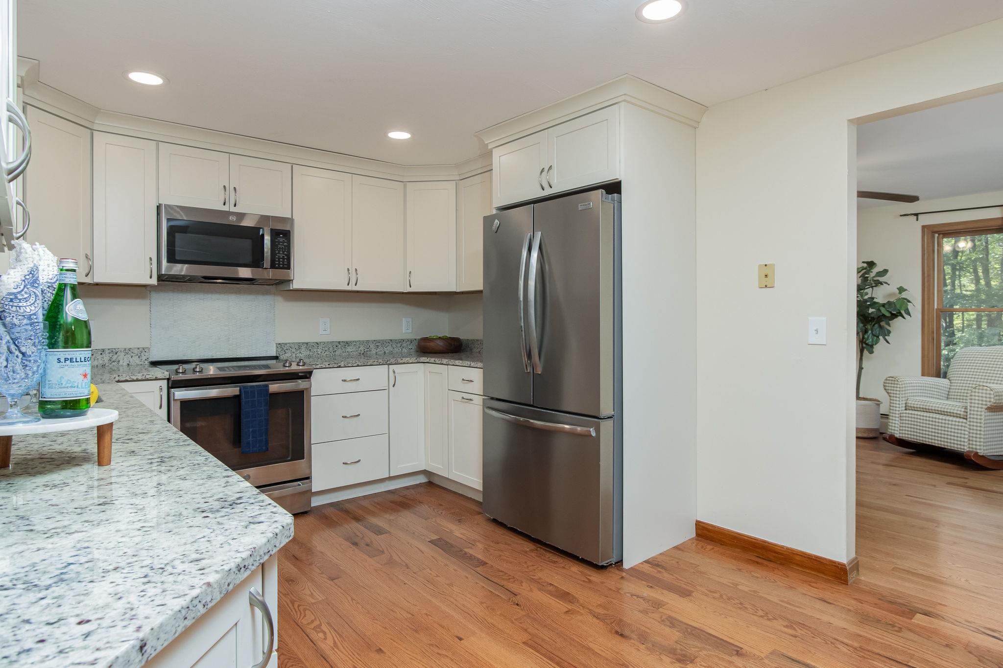 16 Montgomery Farm Road Derry, NH 03038 - Photo 12 of 47