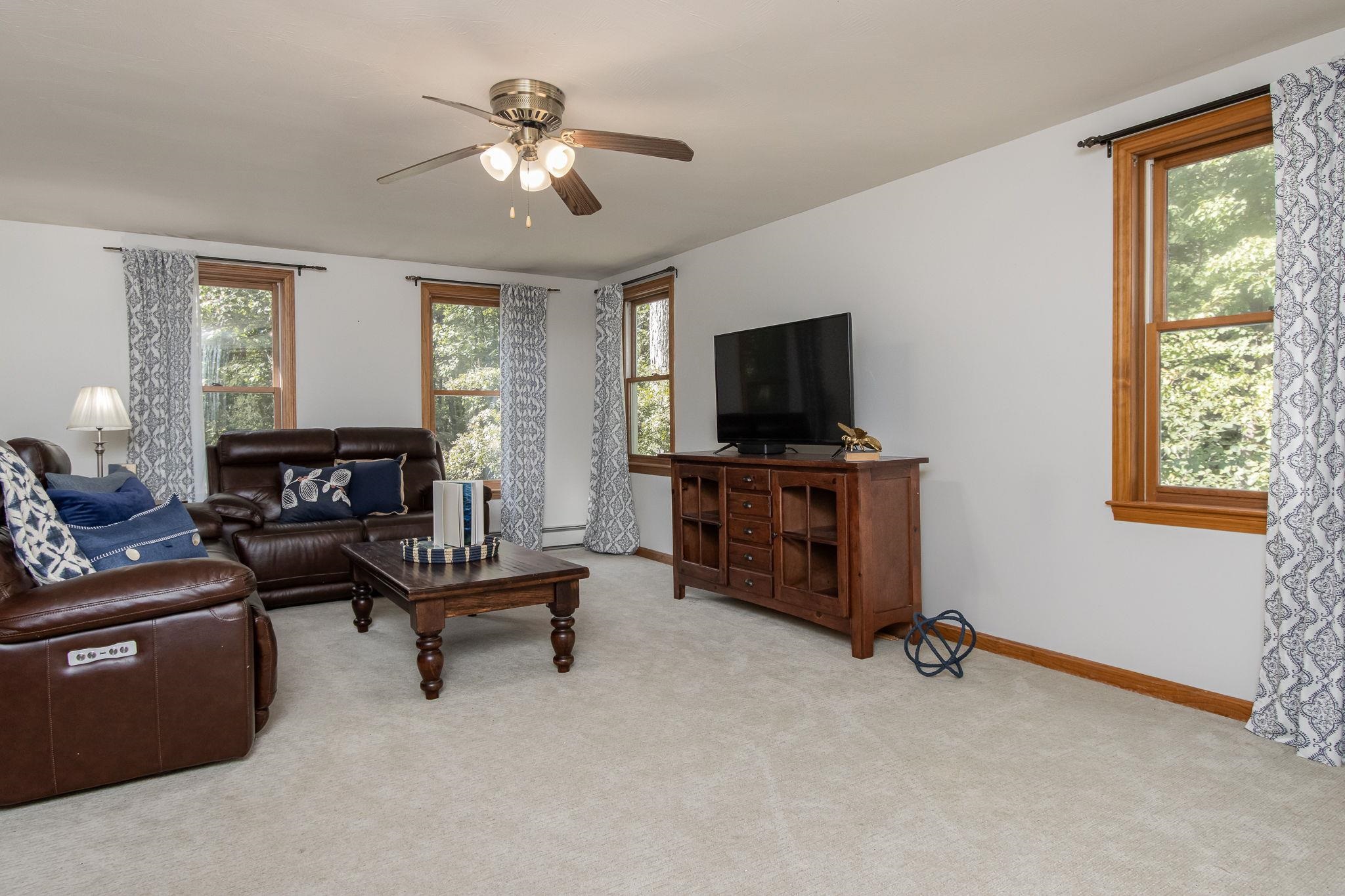 16 Montgomery Farm Road Derry, NH 03038 - Photo 6 of 47