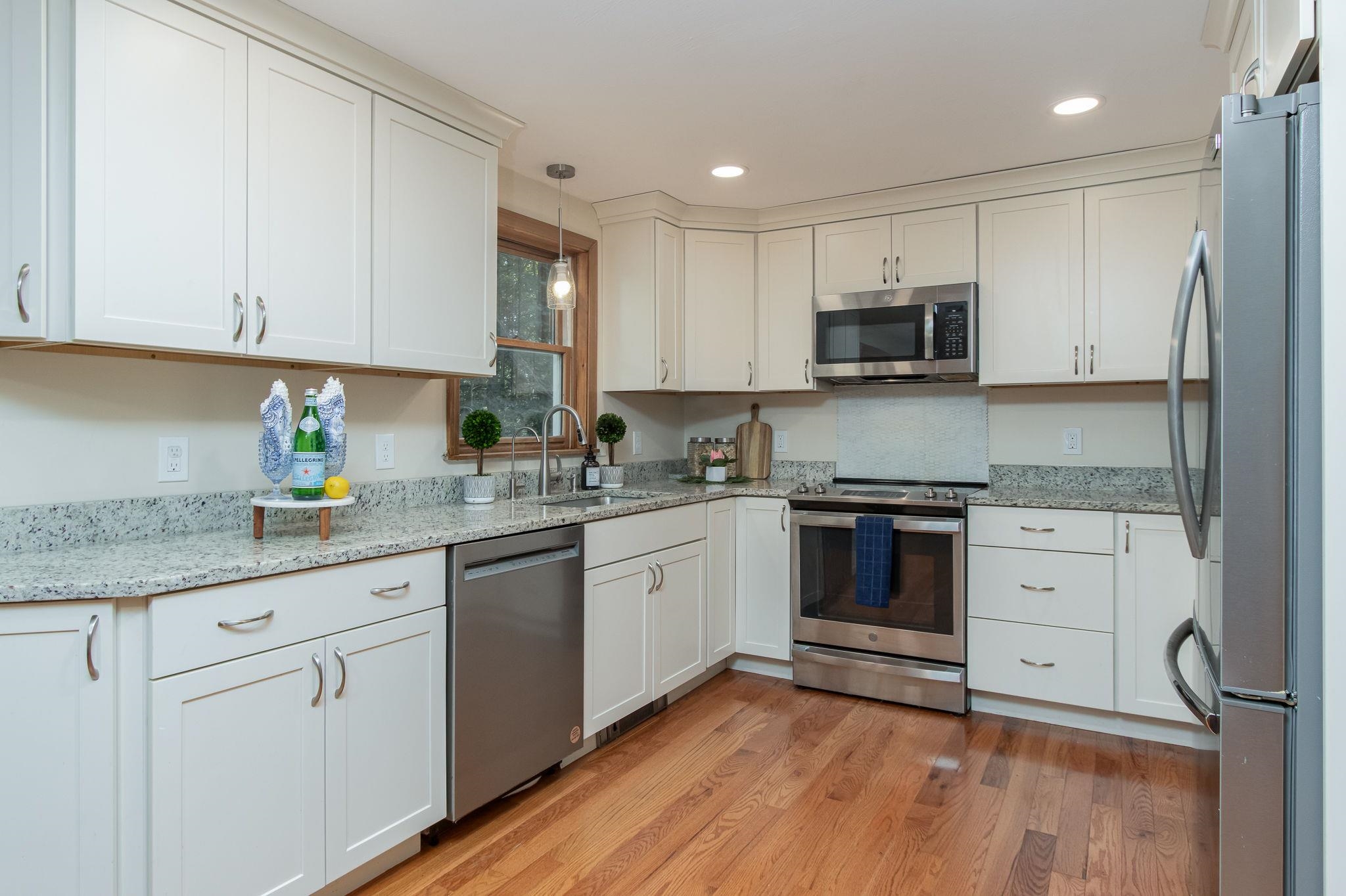 16 Montgomery Farm Road Derry, NH 03038 - Photo 10 of 47