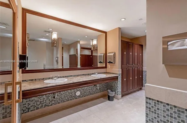 $5,000 | 20000 East Country Club Drive, Unit 906, Aventura, FL 33180