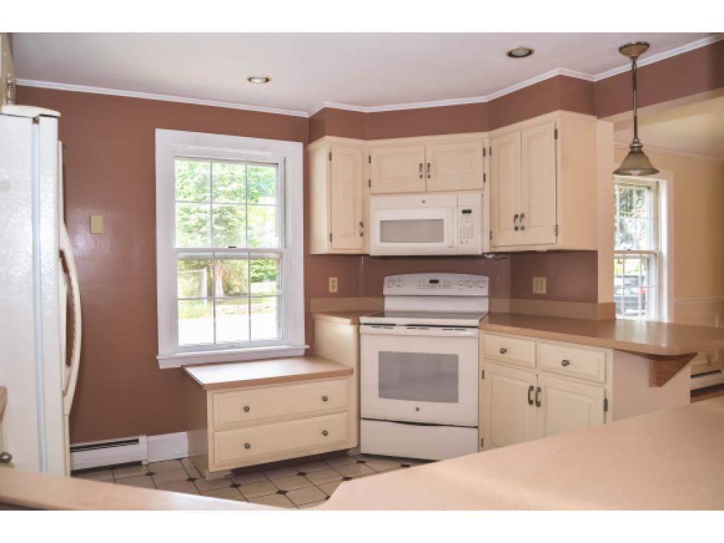 5 Hawthorne Road Dover, NH 03820 - Photo 9 of 36 Gallery Image 9