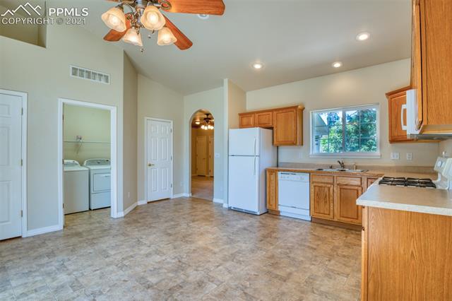 409 West Cheyenne Road Colorado Springs, CO 80906 - Photo 5 of 42