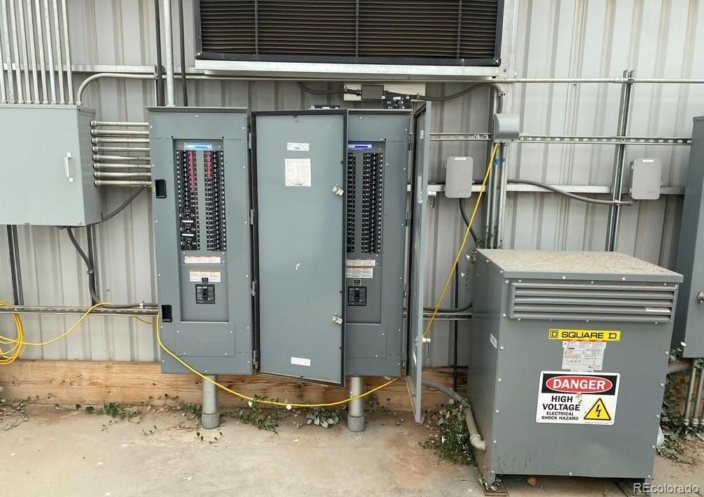 8648 Lake Davis Road Pueblo, CO 81005 - Photo 24 of 50 a bathroom with a stove and a shower