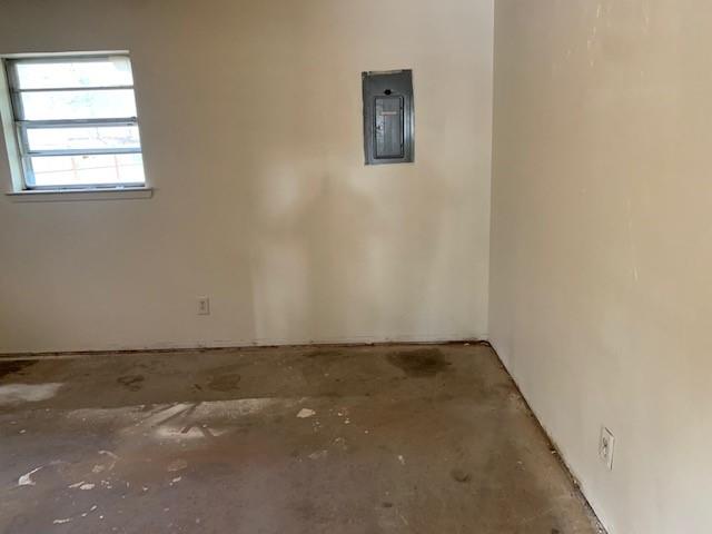 3104 South Lipsey Street Decatur, TX 76234 - Photo 18 of 18 an empty room with a window