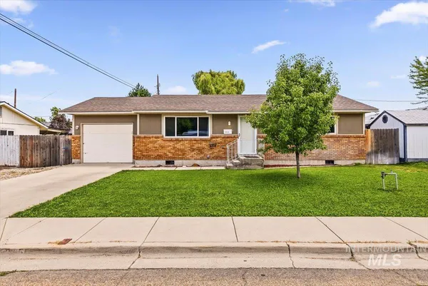 $315,000 | 2015 Meadow Avenue, Caldwell, ID 83605