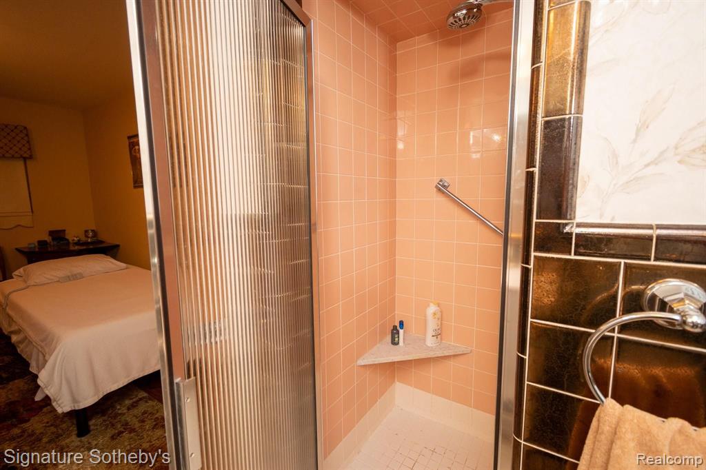 577 Thorntree Road Grosse Pointe Woods, MI 48236 - Photo 26 of 40
