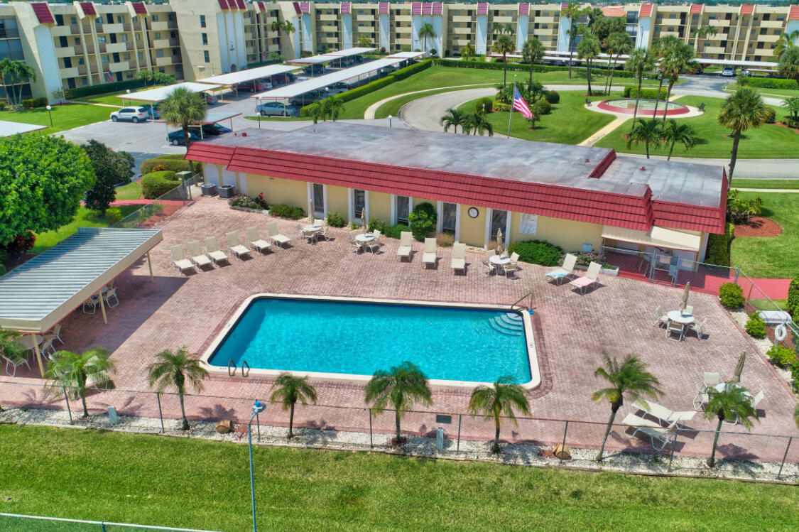 23249 Barwood Lane North, Unit 402 Boca Raton, FL 33428 - Photo 20 of 27 a view of a chairs and table in the garden