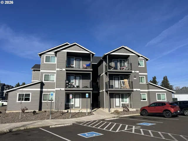 $19,800,000 | 972 North 2nd Street, Unit 84, Jefferson, OR 97352