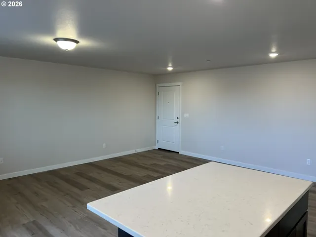 $19,800,000 | 972 North 2nd Street, Unit 84, Jefferson, OR 97352