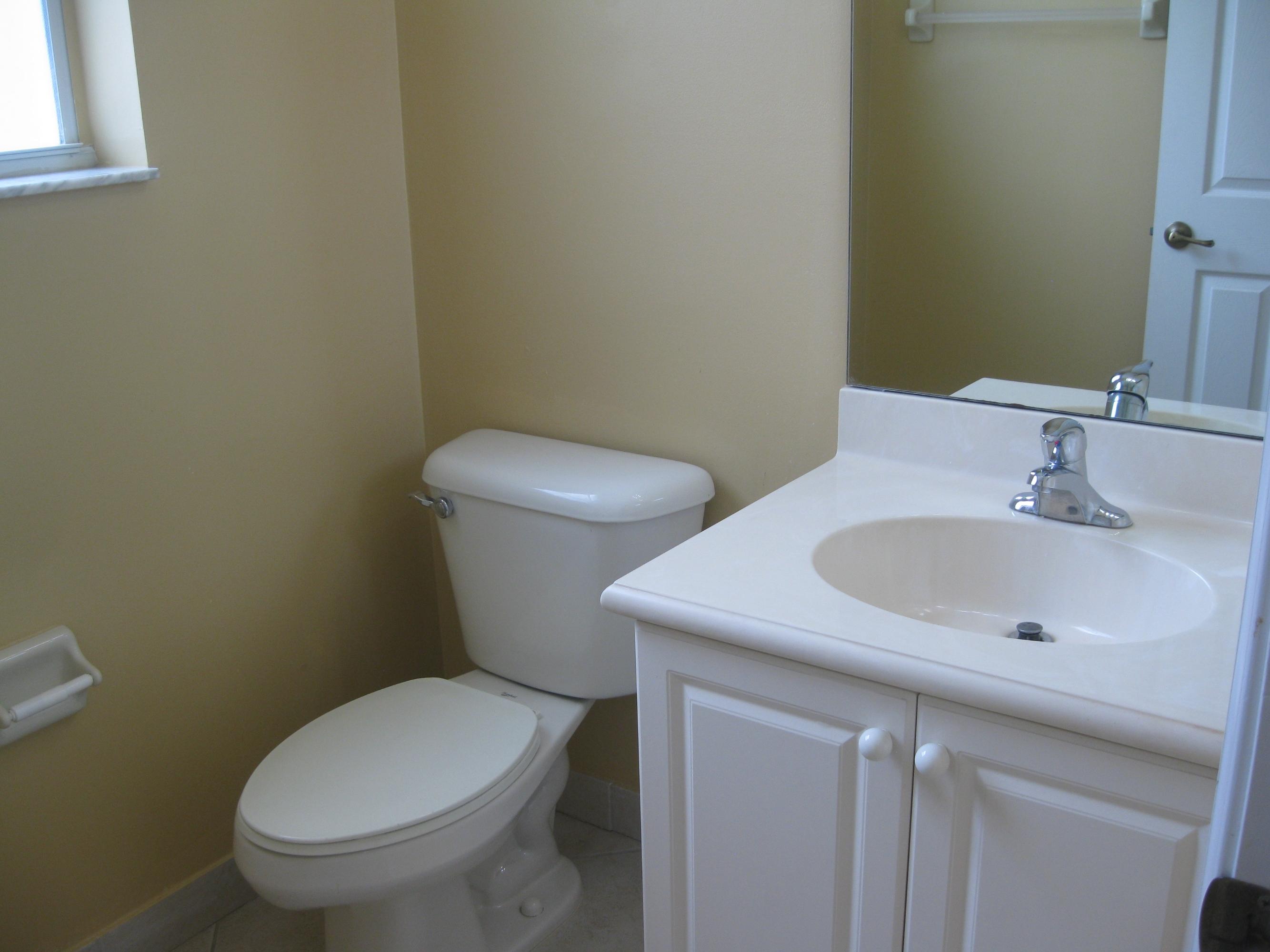 1570 Grande Cull Way Jupiter, FL 33458 - Photo 7 of 25 Guest Bath