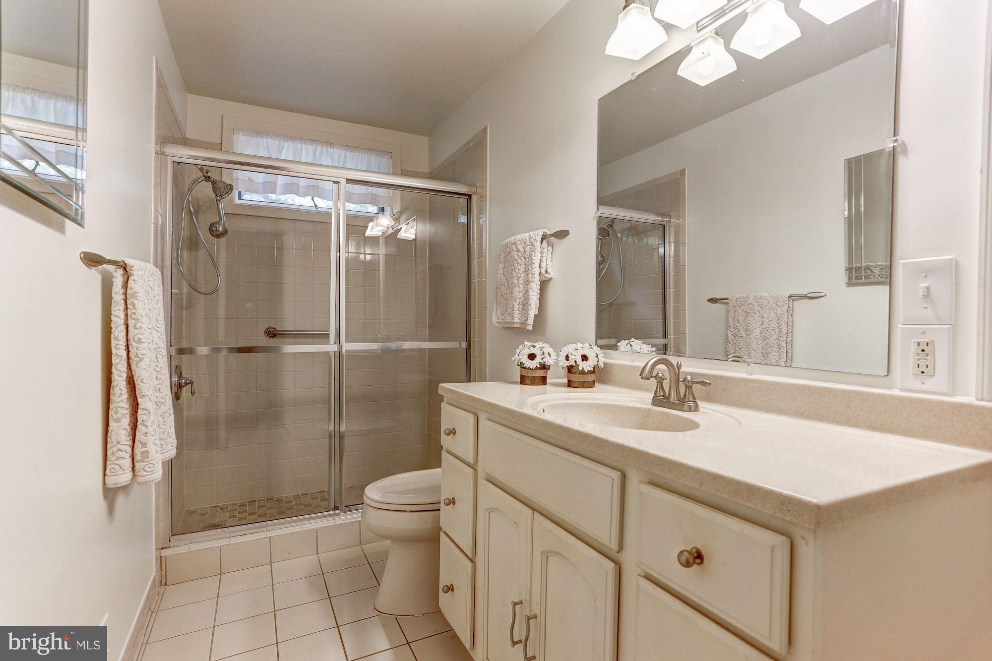 218 Riverside Drive Annapolis, MD 21409 - Photo 29 of 30 Bath on main level