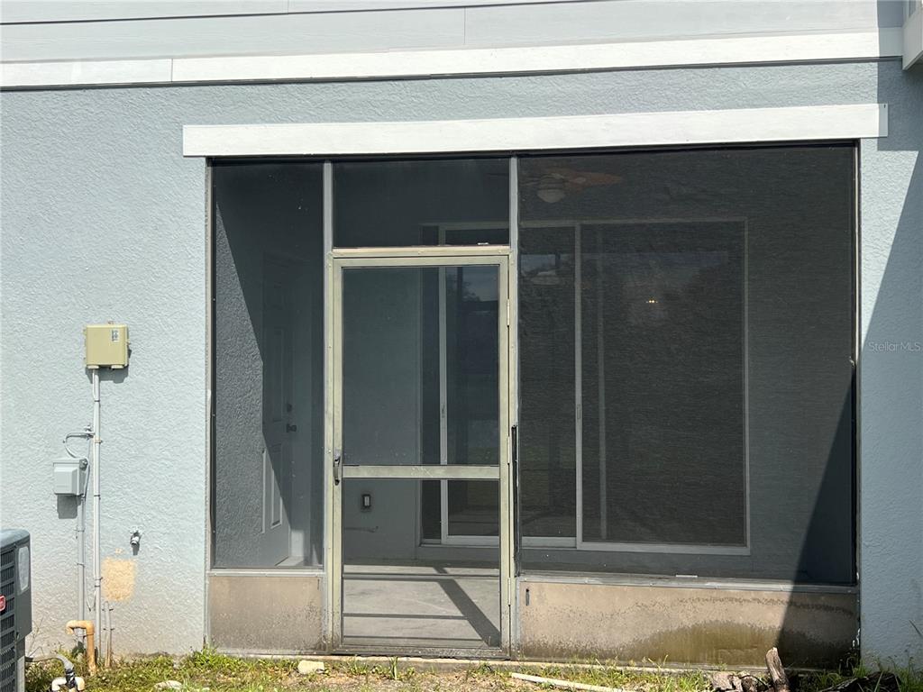 9013 Shepton Street Orlando, FL 32825 - Photo 8 of 20 a view of entryway with a small space