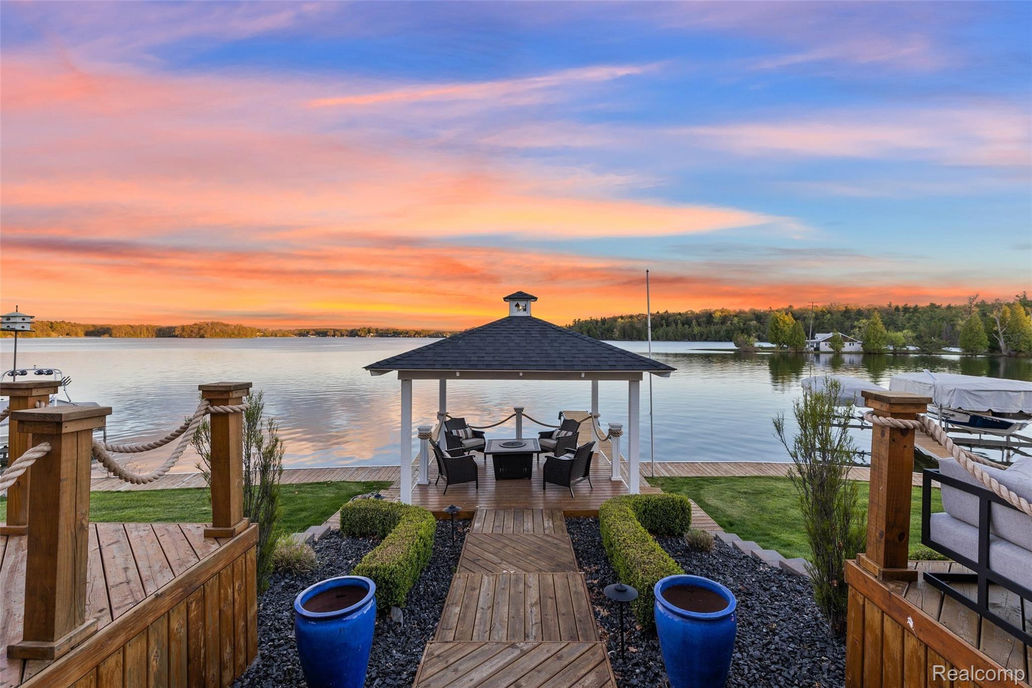 677 Gravel Ridge Road Leonard, MI 48367 - Photo 3 of 39 677 Gravel Ridge-7.jpg