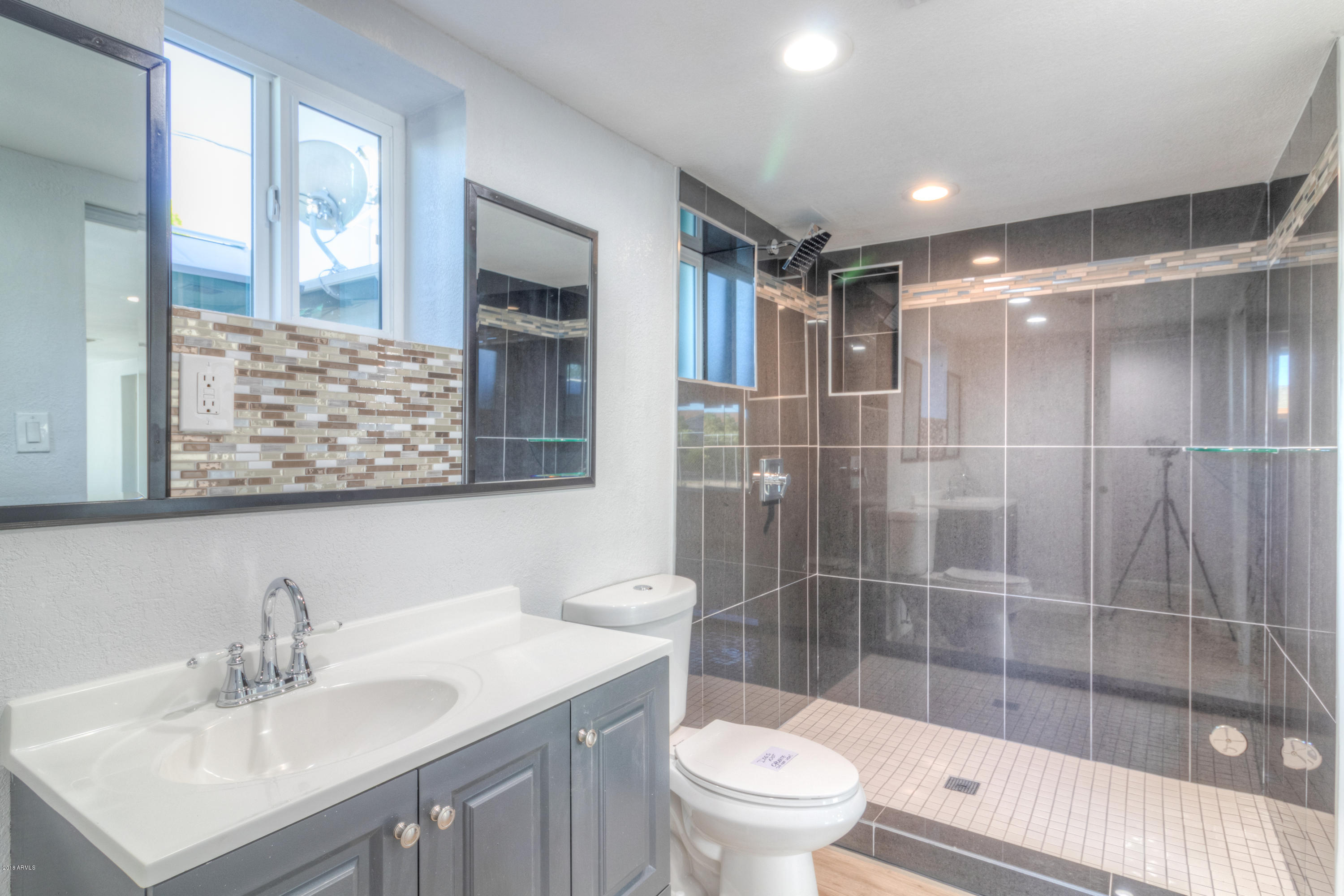 5258 Casper Road Mesa, AZ 85205 - Photo 5 of 28 2nd Bathroom (1)