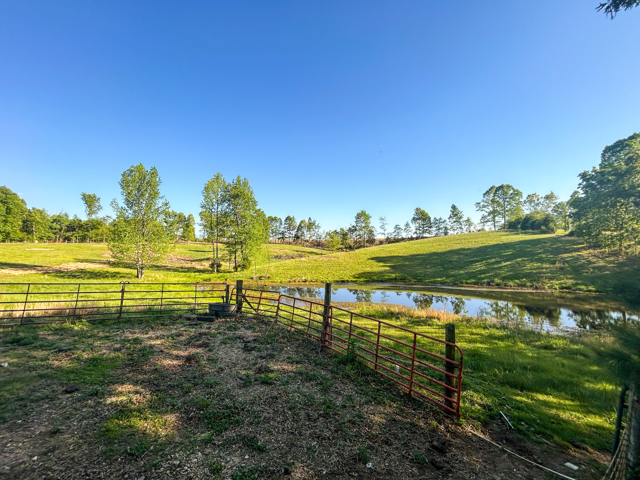 1185 Blackburn Road McKenzie, TN 38201 - Photo 2 of 33 a view of a ocean with a yard