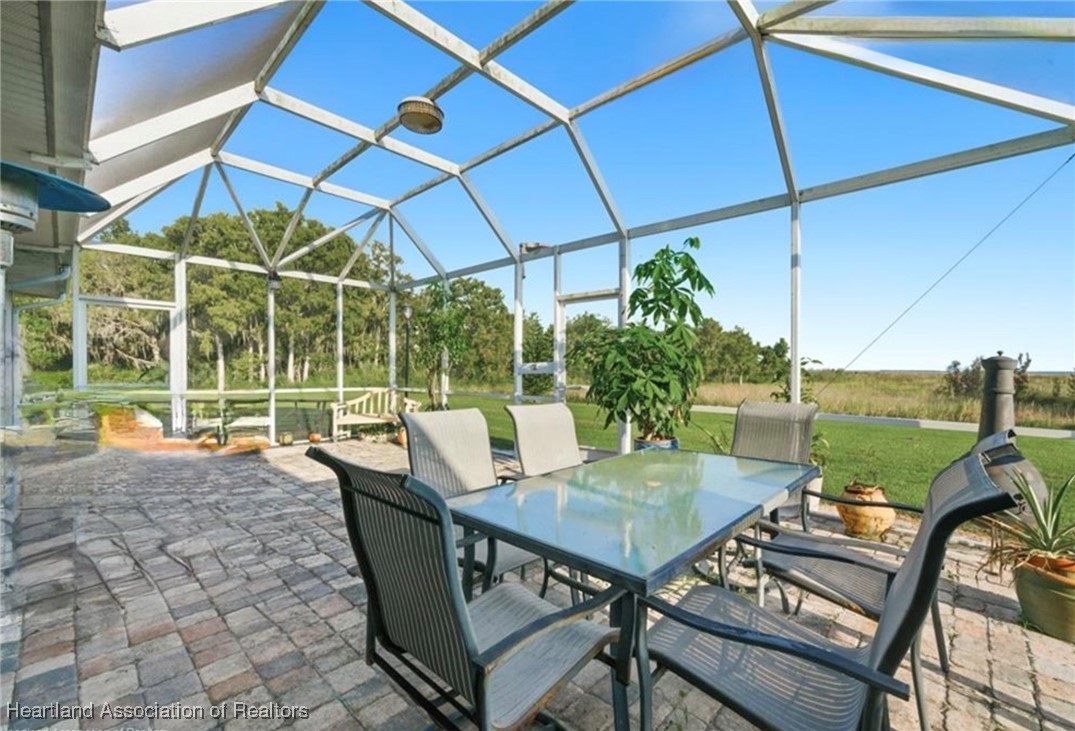 1101 Lakeside Way Sebring, FL 33876 - Photo 38 of 41 a view of a patio with table and chairs under an umbrella