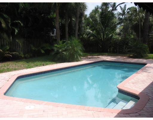 32 Southwest 14th Avenue Boca Raton, FL 33486 - Photo 3 of 11 a view of swimming pool