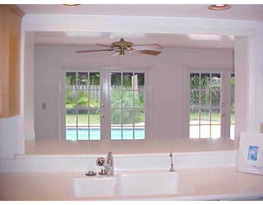 32 Southwest 14th Avenue Boca Raton, FL 33486 - Photo 4 of 11 a view of a bathtub in a room