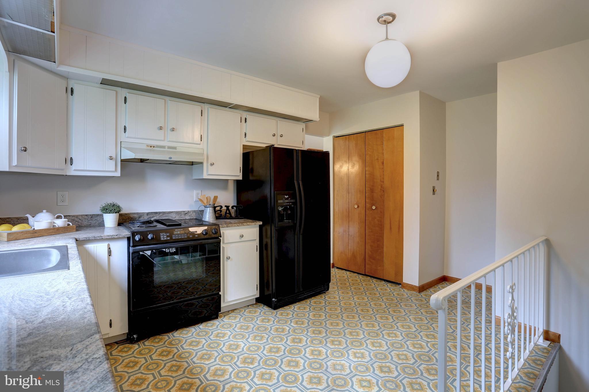 8453 Rolling Ridge Court Ellicott City, MD 21043 - Photo 13 of 39 Kitchen