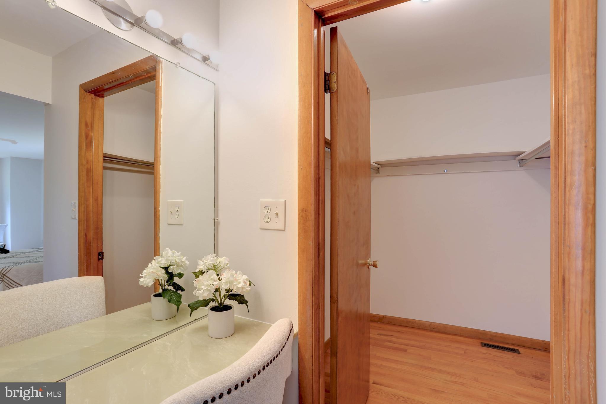 8453 Rolling Ridge Court Ellicott City, MD 21043 - Photo 17 of 39 Primary Bdrm full bath