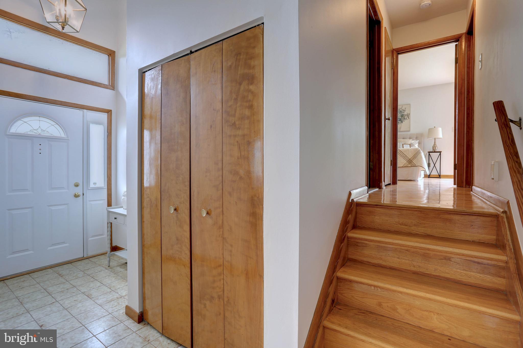 8453 Rolling Ridge Court Ellicott City, MD 21043 - Photo 3 of 39 Entry Foyer