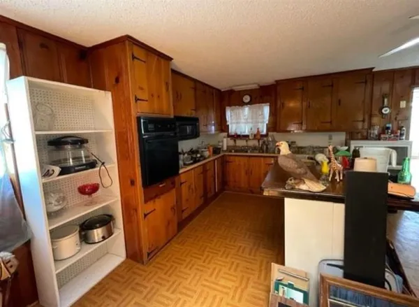 $179,900 | 312 Alexander Lane, Bridgeport, TX 76426