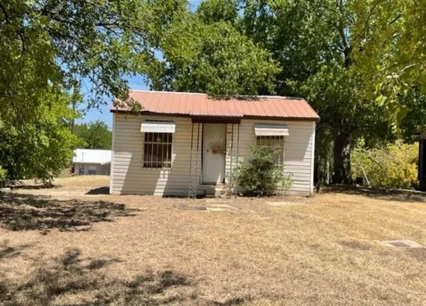 $179,900 | 312 Alexander Lane, Bridgeport, TX 76426