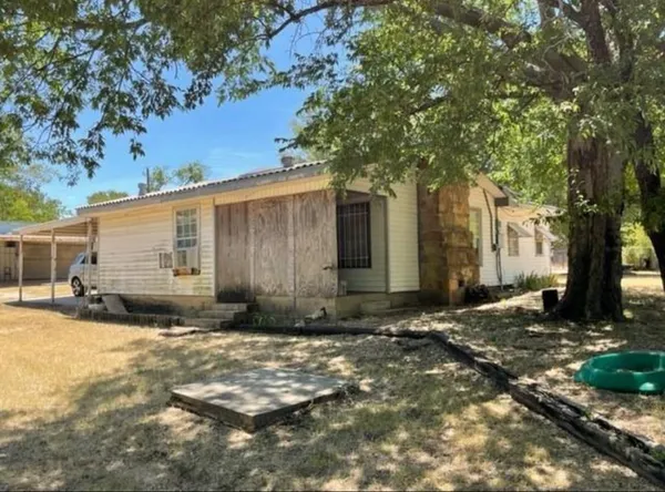 $179,900 | 312 Alexander Lane, Bridgeport, TX 76426