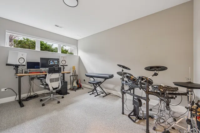 $925,000 | 1627 North Campbell Avenue, Unit 1, Chicago, IL 60647