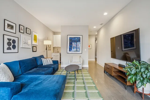 $925,000 | 1627 North Campbell Avenue, Unit 1, Chicago, IL 60647