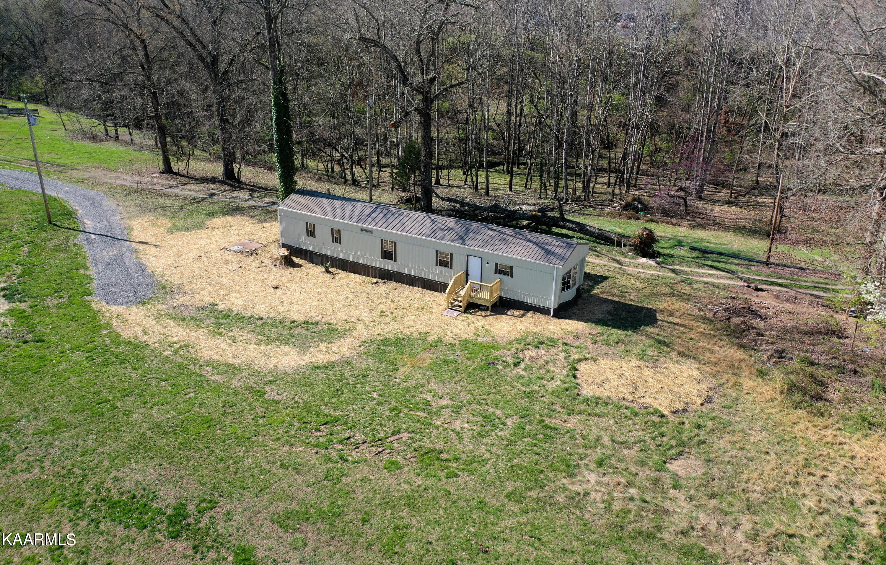 449 Sinking Springs Road Clinton, TN 37716 - Photo 2 of 17 DJI_0361-2