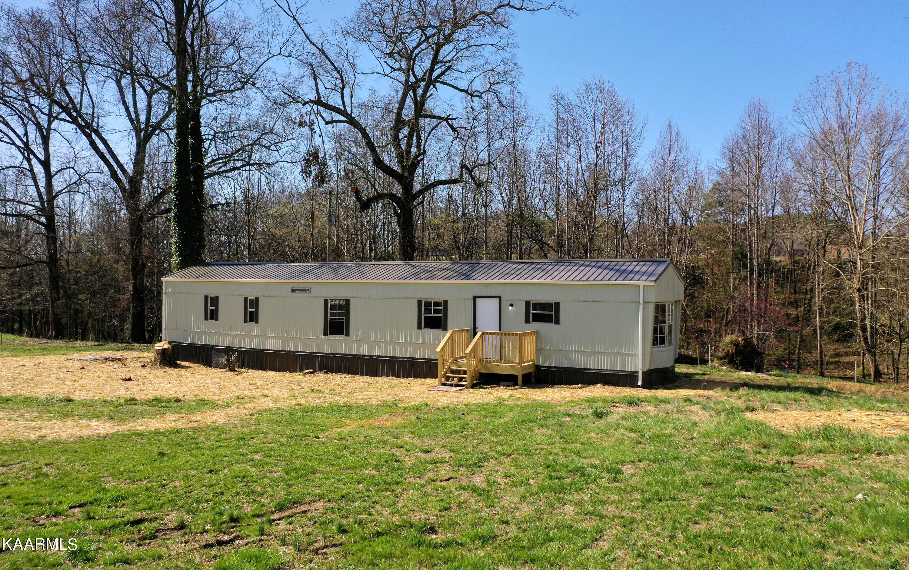 449 Sinking Springs Road Clinton, TN 37716 - Photo 3 of 17 DJI_0360-2