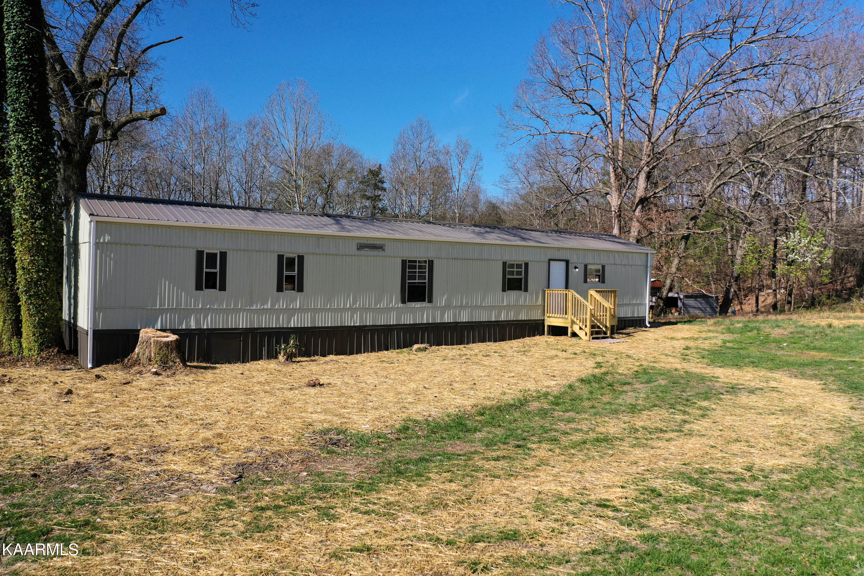 449 Sinking Springs Road Clinton, TN 37716 - Photo 4 of 17 DJI_0359-2