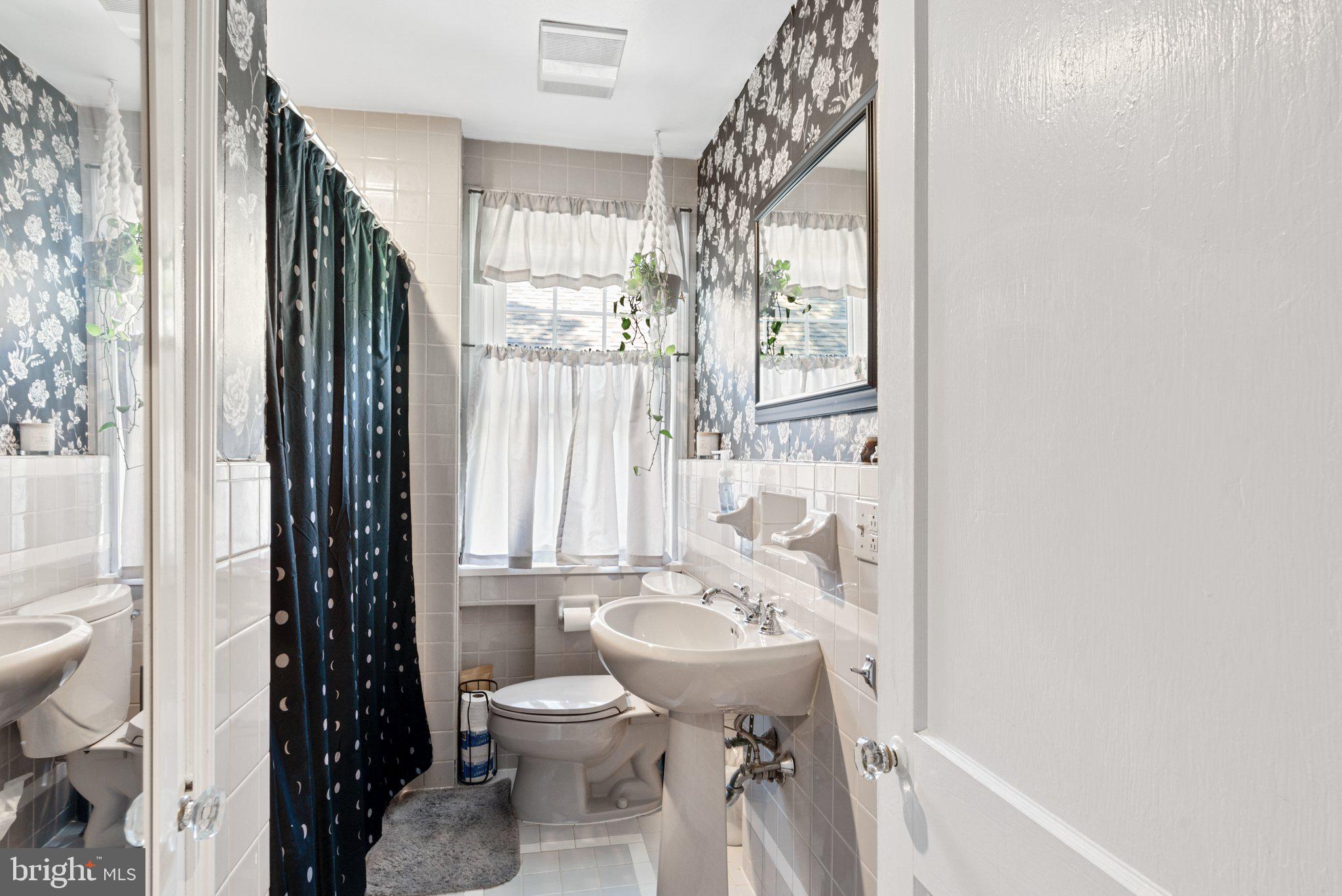 19 Wayne Avenue Springfield, PA 19064 - Photo 19 of 22 Hall Bath Upstairs