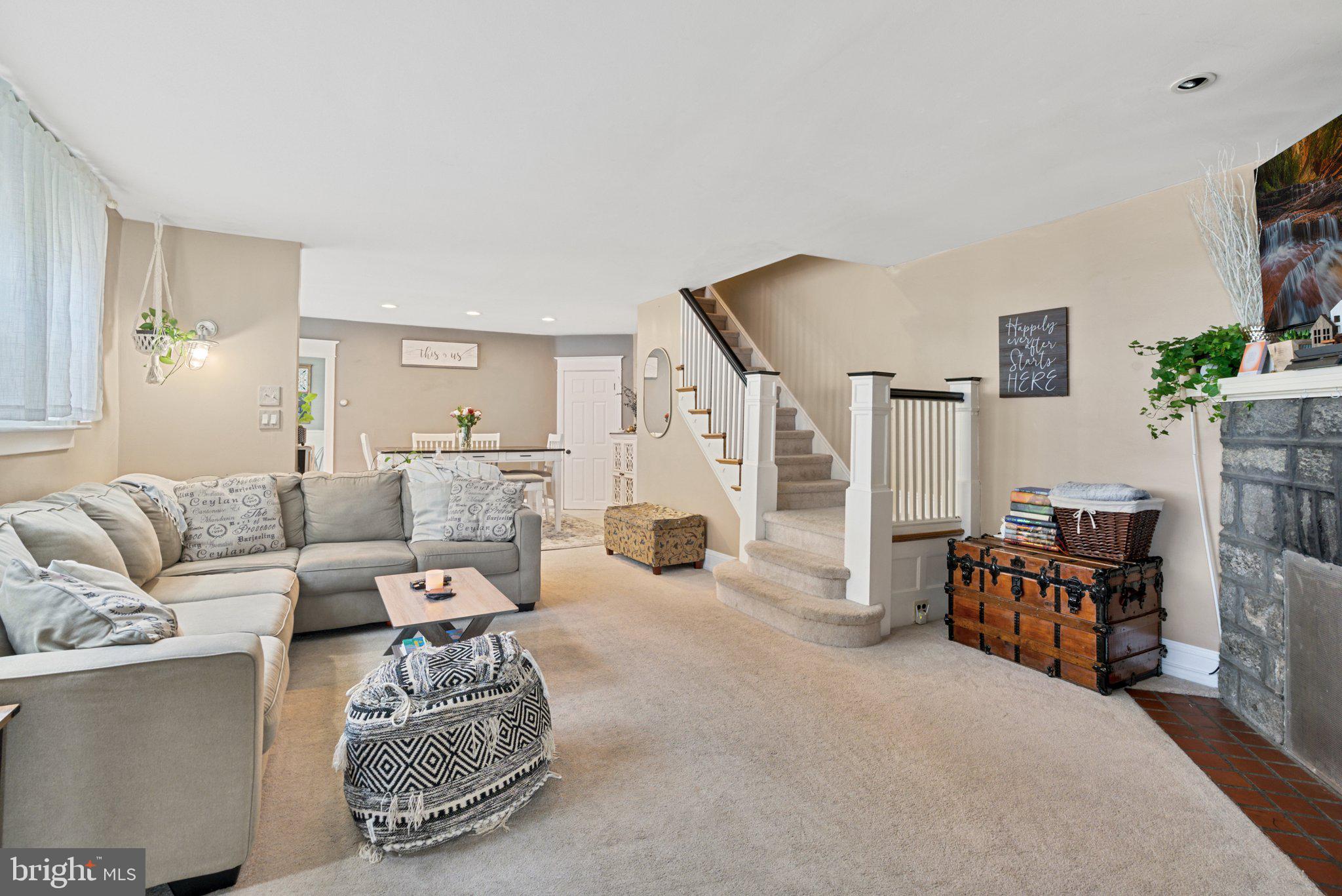 19 Wayne Avenue Springfield, PA 19064 - Photo 6 of 22 Spacious living room