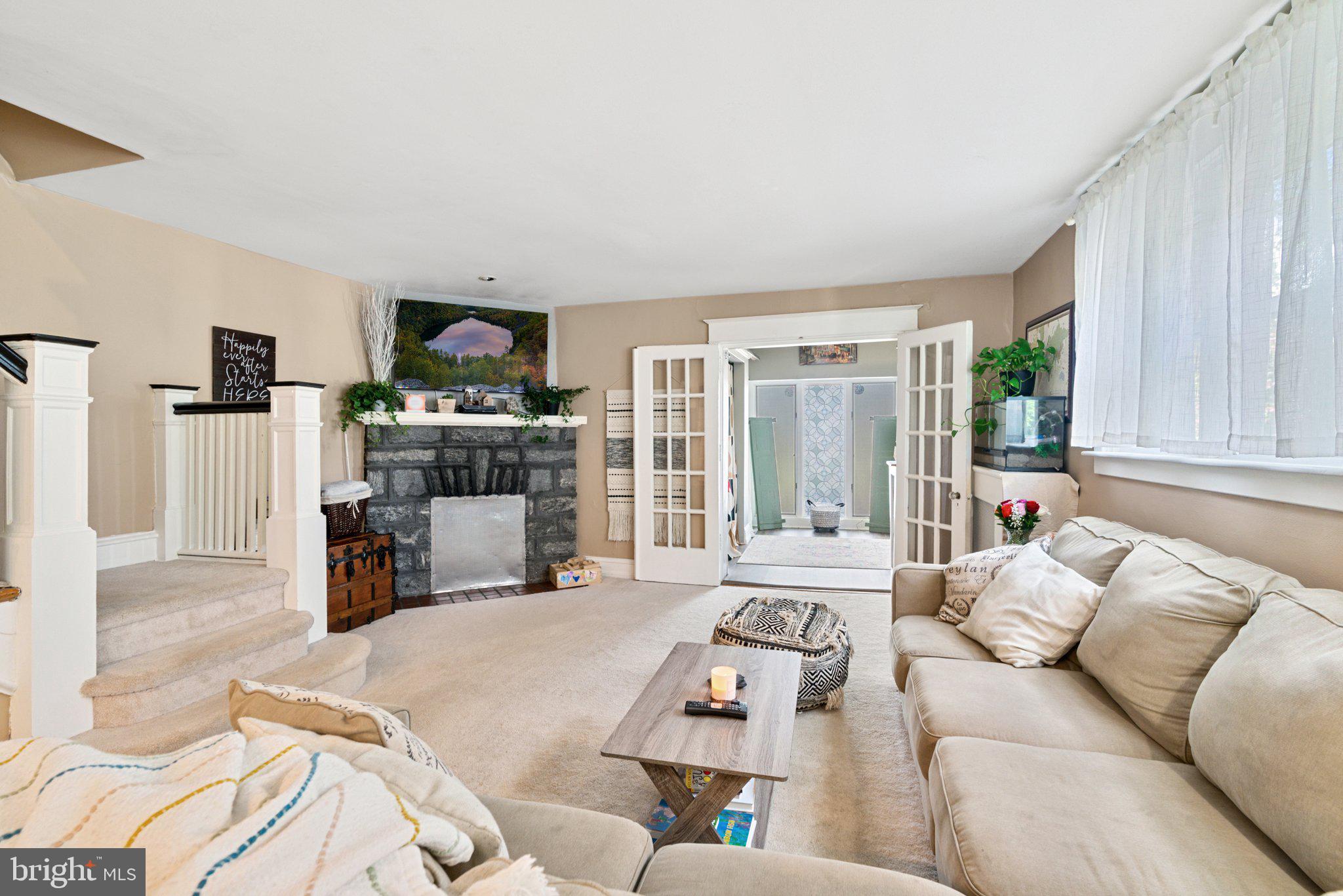 19 Wayne Avenue Springfield, PA 19064 - Photo 8 of 22 Huge living room!