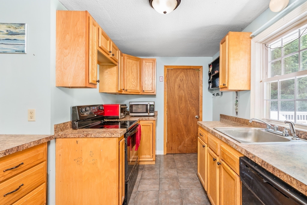 185 Otter River Road Gardner, MA 01440 - Photo 8 of 34 Gallery Image 8