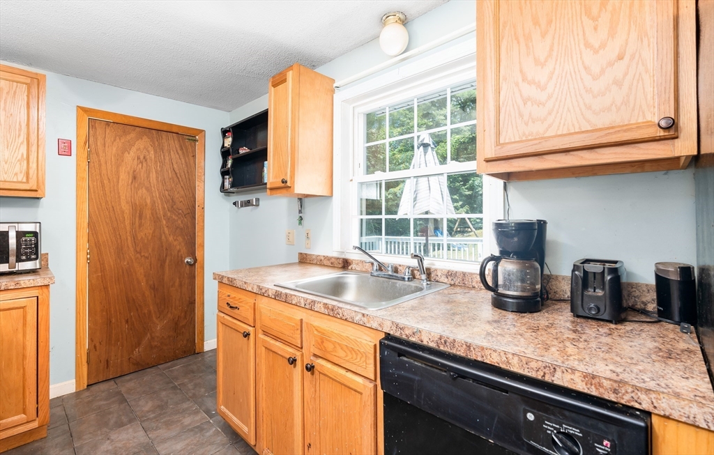 185 Otter River Road Gardner, MA 01440 - Photo 9 of 34 Gallery Image 9