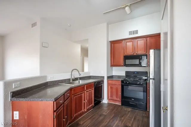 $1,525 | 10245 South Maryland Parkway, Unit 2207, Las Vegas, NV 89183
