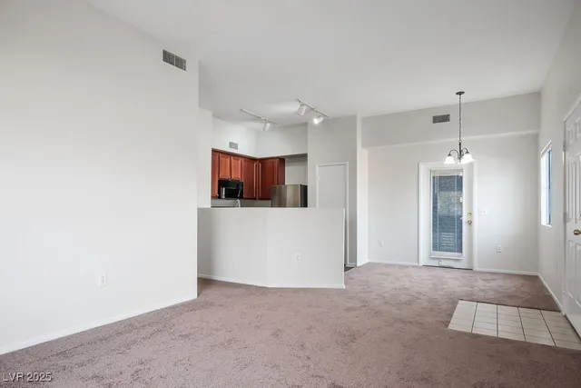 $1,525 | 10245 South Maryland Parkway, Unit 2207, Las Vegas, NV 89183