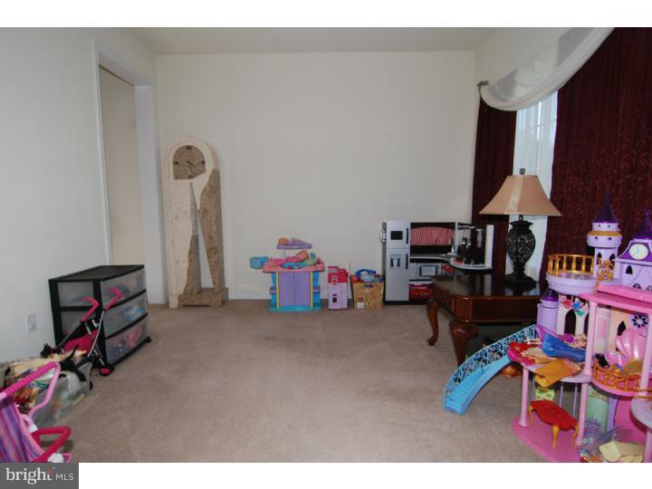 395 Angora Road Reading, PA 19606 - Photo 10 of 25 Living Room