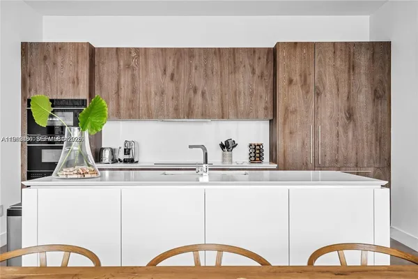 $19,995 | 650 Northeast 32nd Street, Unit BH6, Miami, FL 33137