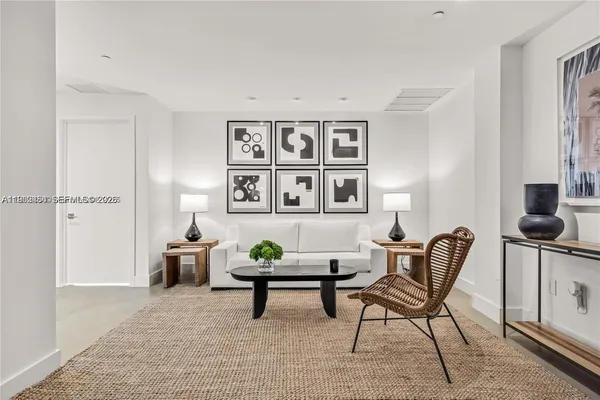 $19,995 | 650 Northeast 32nd Street, Unit BH6, Miami, FL 33137