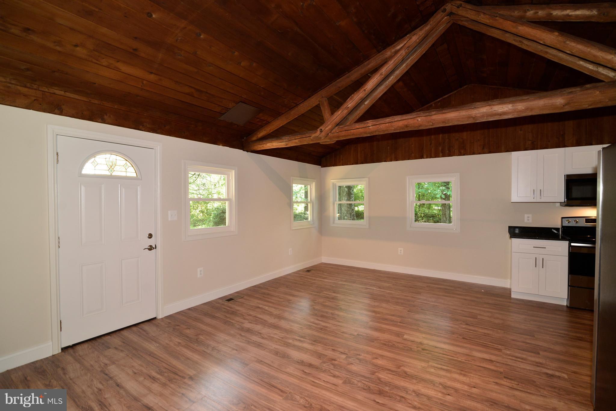 4165 Freezeland Road Linden, VA 22642 - Photo 5 of 30 Living Room