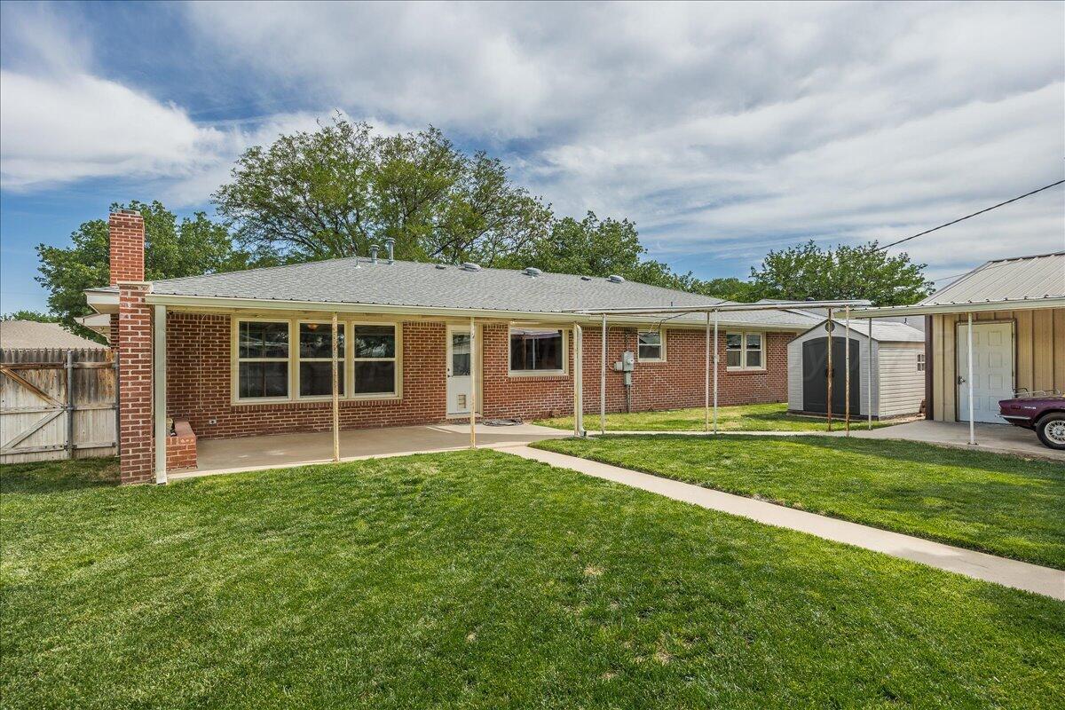 3017 Mockingbird Lane Amarillo, TX 79109 - Photo 23 of 25 front view of a house with a yard