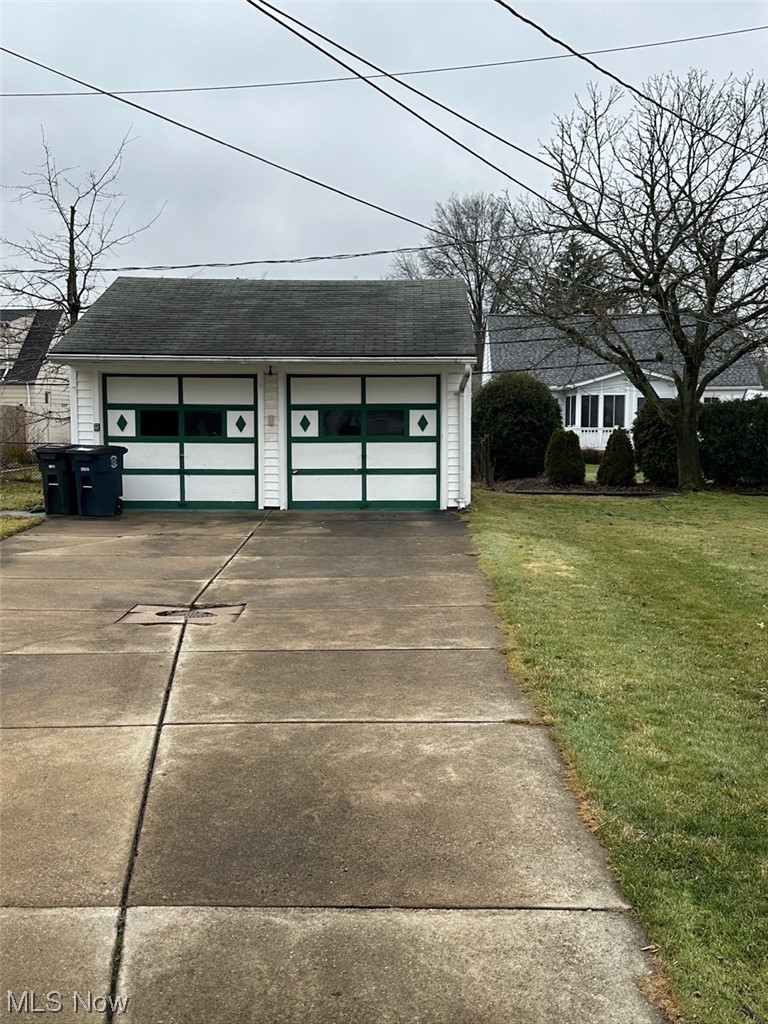 4994 North Barton Road Cleveland, OH 44124 - Photo 26 of 28 Garage with a yard